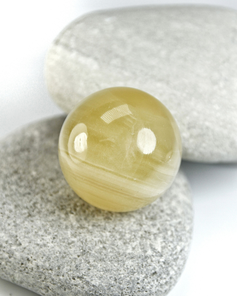 Оникс - шар, натуральный камень, диаметр 35-36 мм, желтый, 1 шт - для декора, поделок, бижутерии  #1
