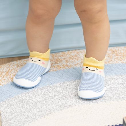 Тапочки-носочки Komuello на ребенке