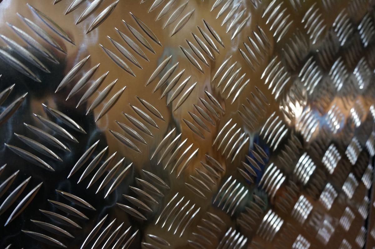 5х1200х3000 вес одного листа. Лист алюминиевый рифленый 3. Лист алюминиевый рифленый 3. Лист алюминиевый 2х1200х3000 мм. Амг2 1,5х300х600 рифл.