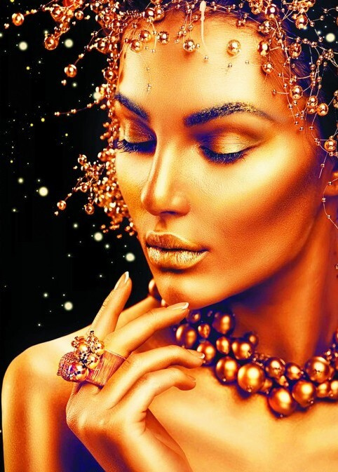 Алмазная мозаика на подрамнике 30x40 Полная выкладка. 30 х 40 : Женщина в золотистых украшениях  #1