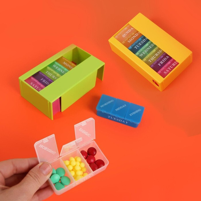 Таблетница-органайзер "Неделька", английские буквы, 7 контейнеров по 3 секции, разноцветный  #1