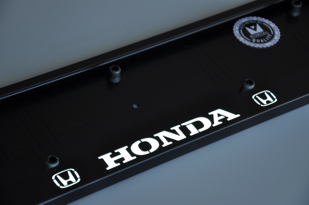 LED Рамка номерного знака AvtoMetall с подсветкой надписи HONDA из металла черная / Рамка для автомобиля #1