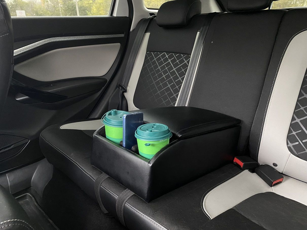 Подлокотник-бар задних сидений с подстаканниками для Hyundai i30  #1