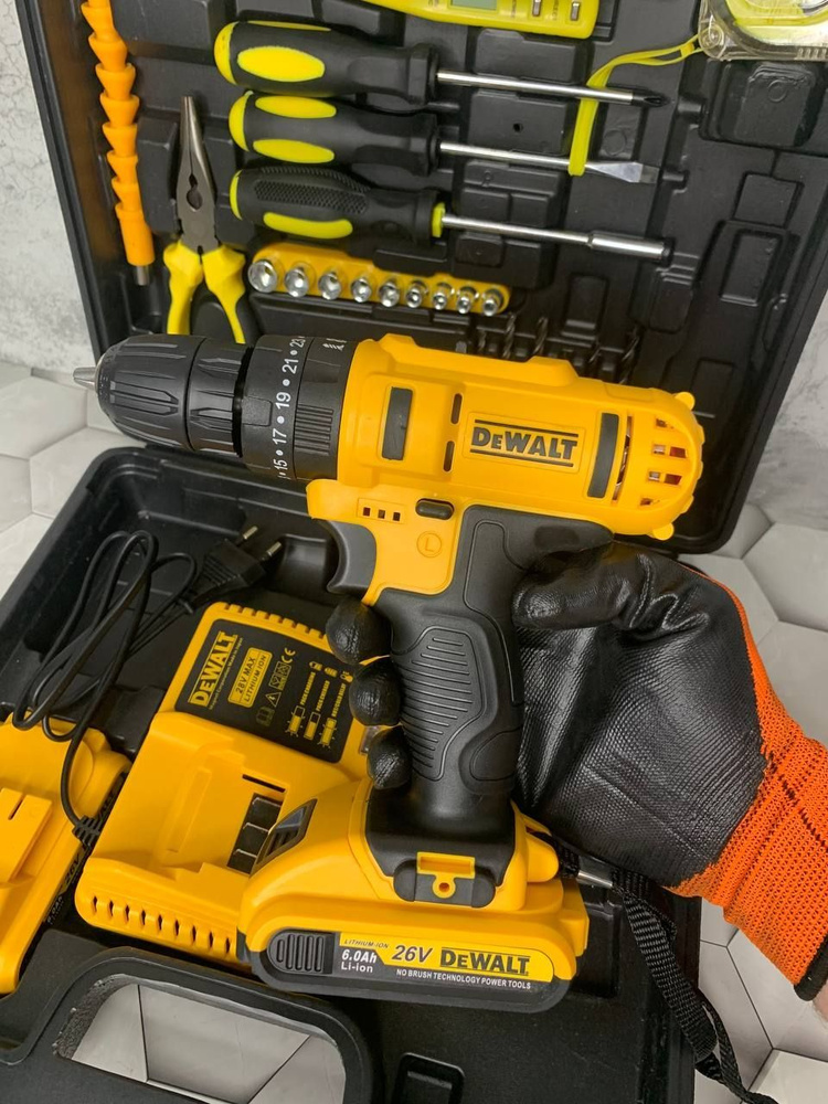 Дрель-шуруповерт Шуруповерт DeWALT 21V, с набором инструментов, От аккумулятора, 21 В, 42 Нм / Шуруповерт #1