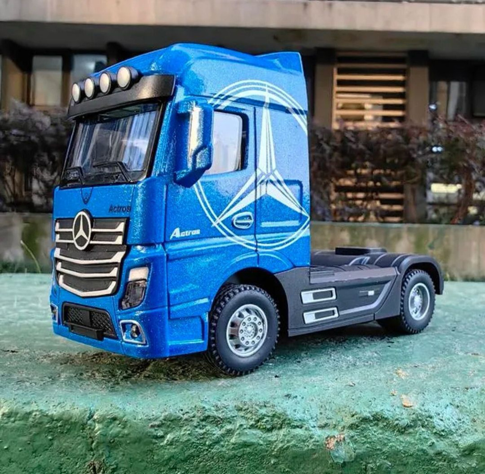 Металлическая модель игрушка Mercedes-benz Actros 1/ 50 со звуком и светом без прицепа в подарочной коробке #1