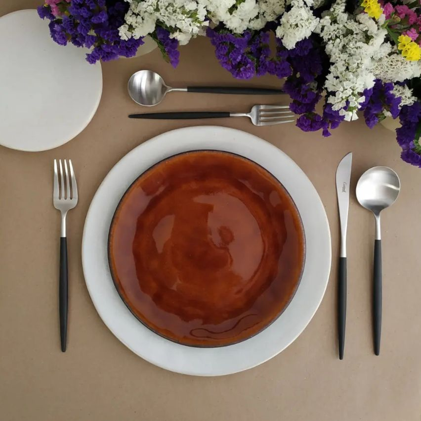 Тарелка основная, круглая коричневая Costa Nova "Roda Mel" 1 шт., 22 см. Ударопрочная, профессиональная #1