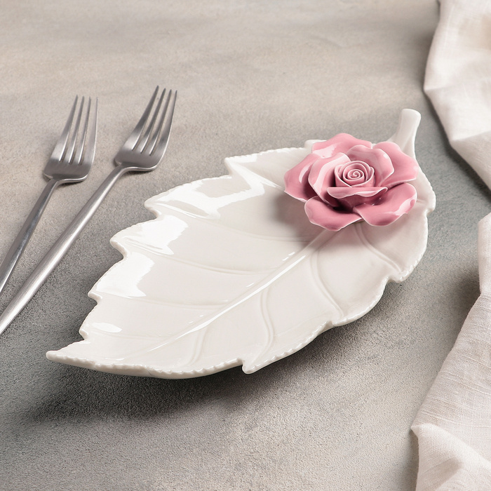 Блюдо керамическое сервировочное Лист с розой , 27 14 4,5 см, цвет бело-розовый  #1