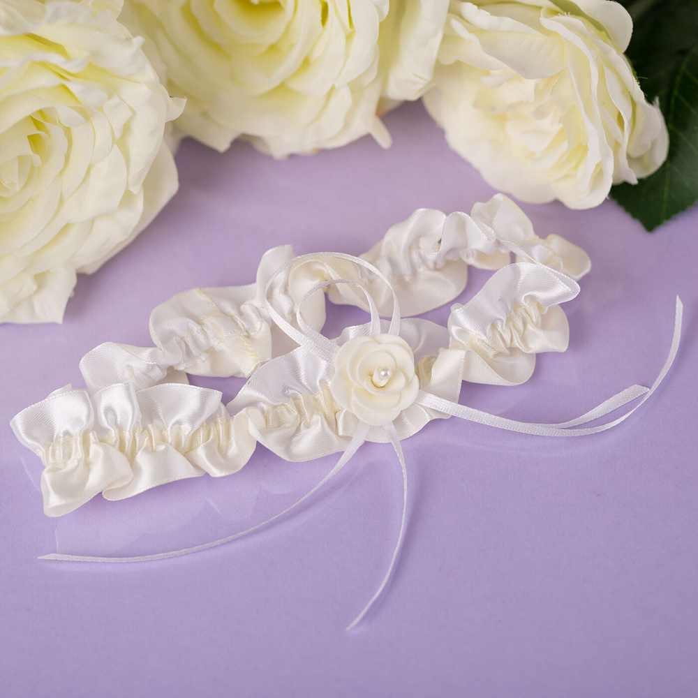 Узкая атласная подвязка для невесты на свадьбу и венчание "Ванильный цветочек" цвета слоновой кости с #1