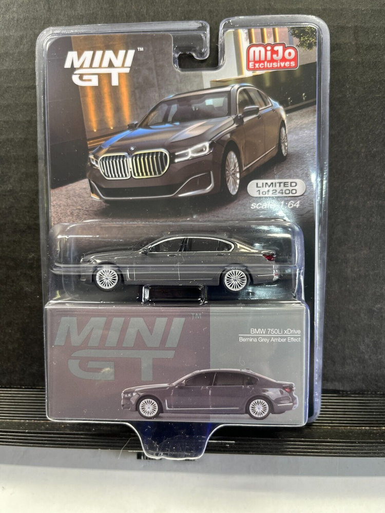 Модель коллекционная Mini GT 1:64 BMW 750LI XDRIVE BERNINA GREY AMBER EFFECT #1