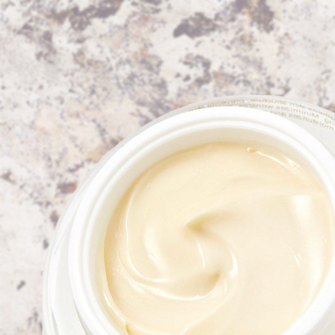 Нежный бархатный крем с легкой текстурой LIMONI Premium Syn-Ake Anti-wrinkle Light Cream восстанавливает естественный защитный барьер кожи, увлажняет и оберегает ее от негативного воздействия окружающей среды.