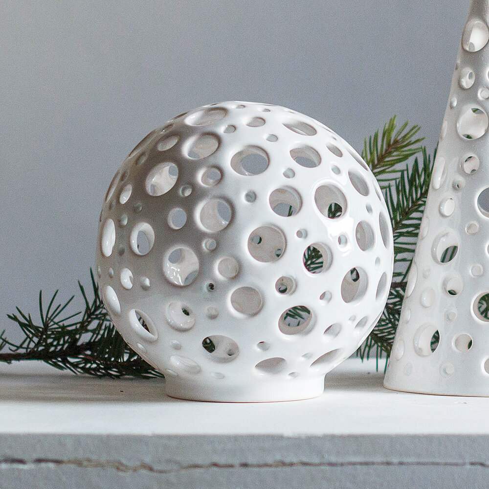 ПодсвечниккерамическийHill&Mill"FormOrb"белый,высота12см.