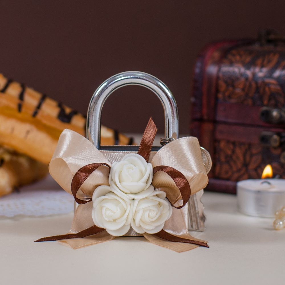 Свадебный замочек любви и верности "Карамель" с бантом из кремовых и коричневых атласных лент и латексными #1