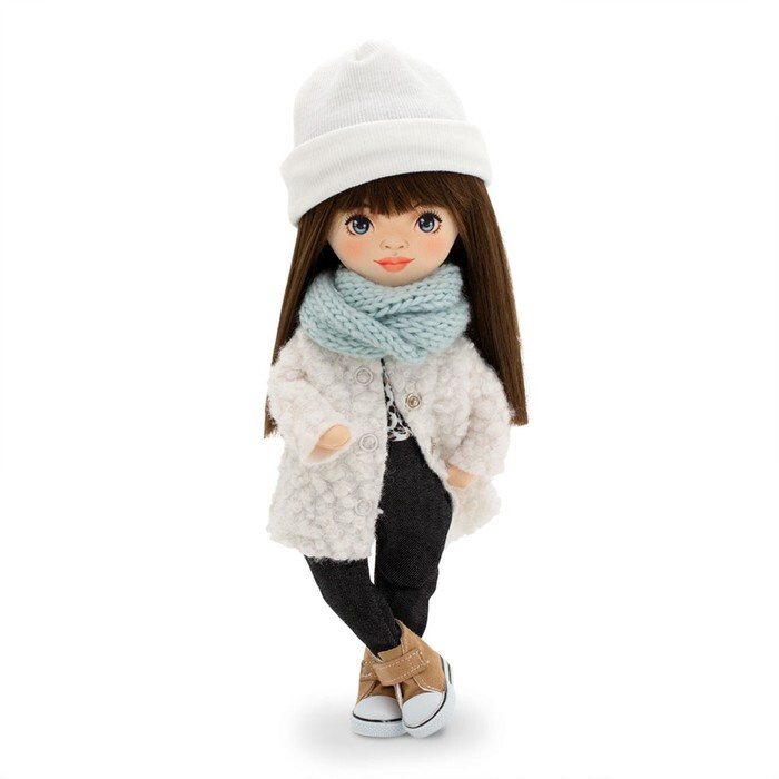 Мягкая кукла Sophie "В белой шубке", 32 см #1