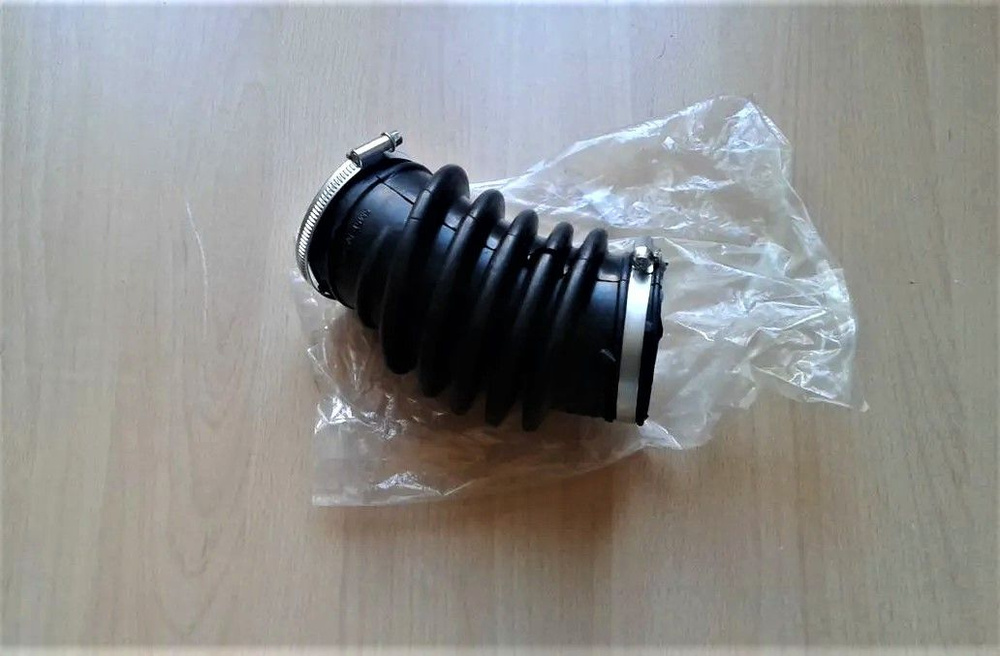 Патрубок дроссельной заслонки с хомутами гофра воздушного фильтра на ...