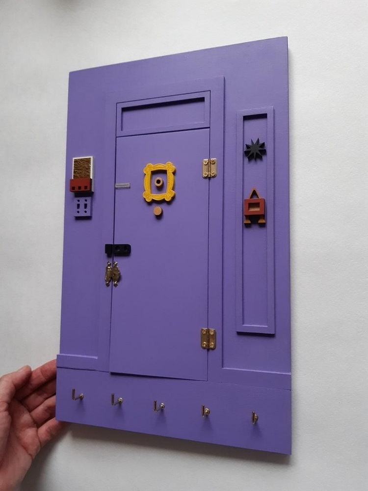 Ключница плоская настенная пародия на дверь Моники по мотивам сериала ...