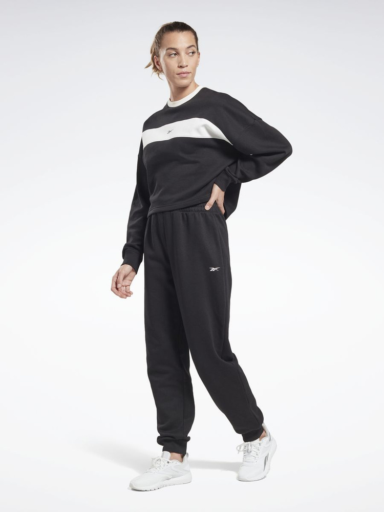 Костюм спортивный Reebok Rie Poly Tracksuit Уцененный товар #1