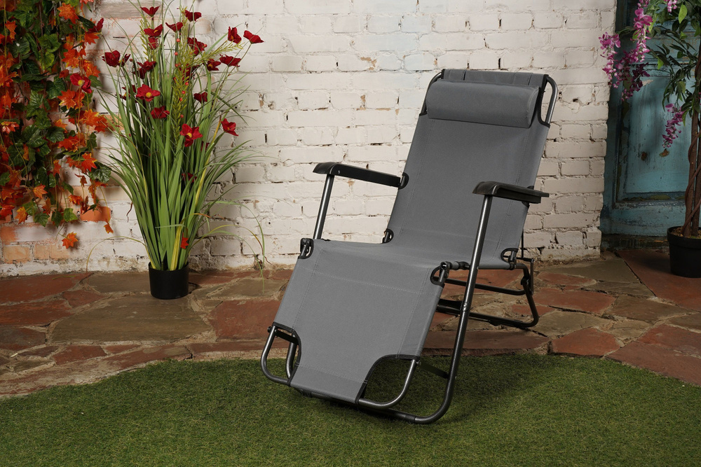 Складное кресло-шезлонг для отдыха / Стул пляжный раскладушка серого цвета / Лежак для дачи  #1