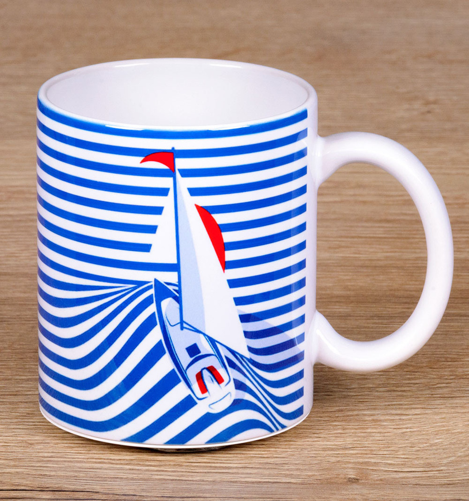 Кружка для кофе и чая "Яхта в голубом океане" (100% керамическая, 330 мл) с красивым принтом (смешной #1