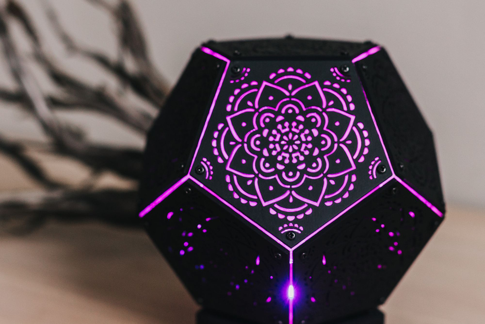 LED светильник ночник из дерева "Мандала Black Flower" USB, интерьерный проекционный (размер М: 25х25х25 #1