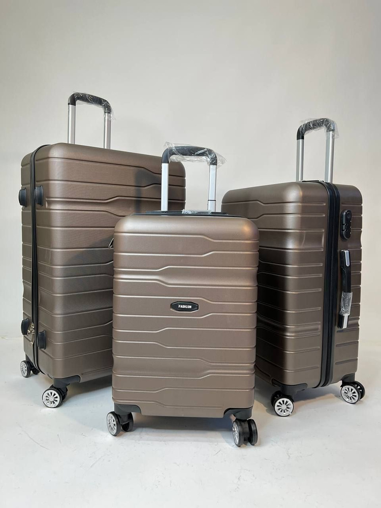 Типы чемоданов. Леггкояпереносная витрина для перелеиа типа чемодана. Чемодан для ручной клади голубой. Чемодан trolley case a068. Типы чемоданов.