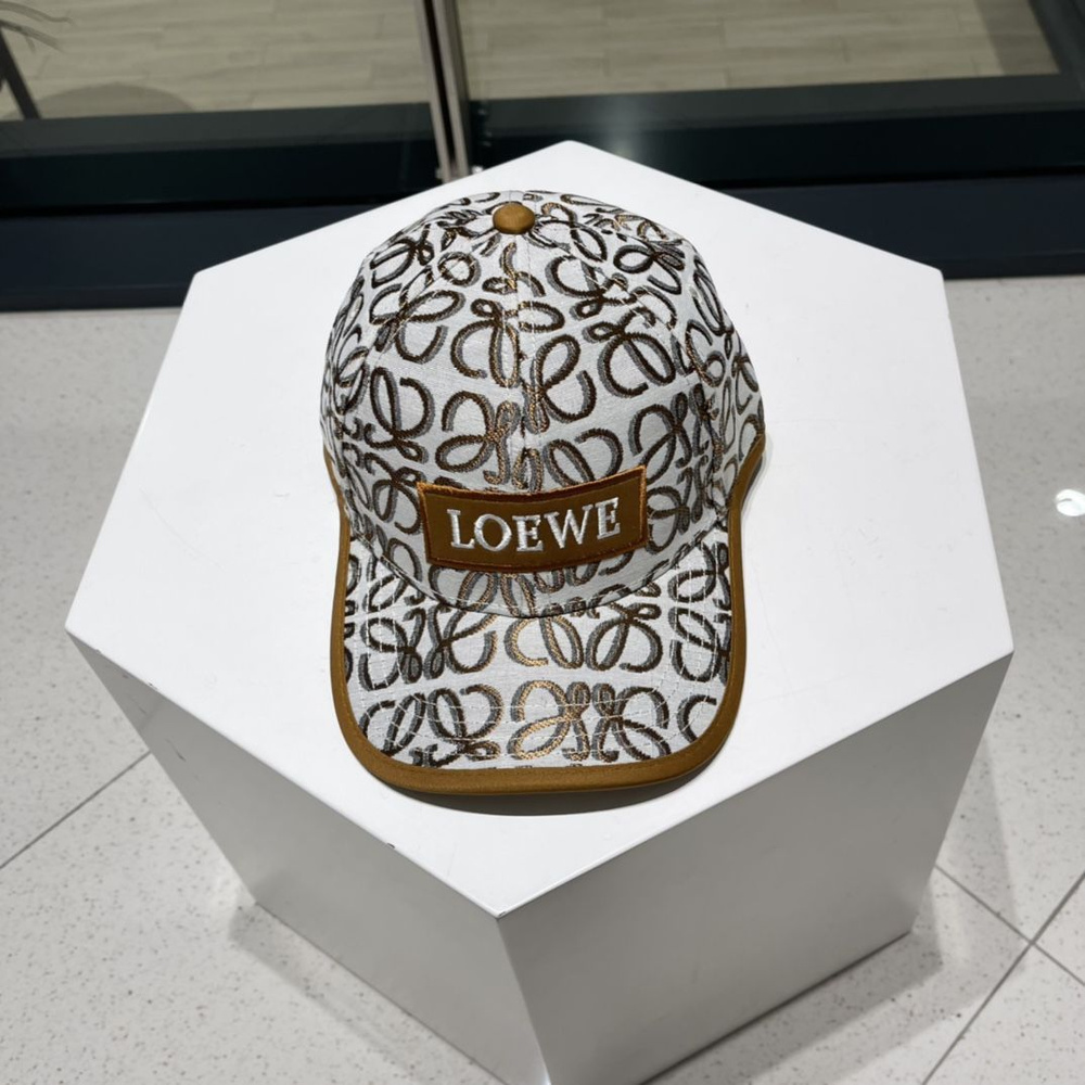 Бейсболка Loewe #1