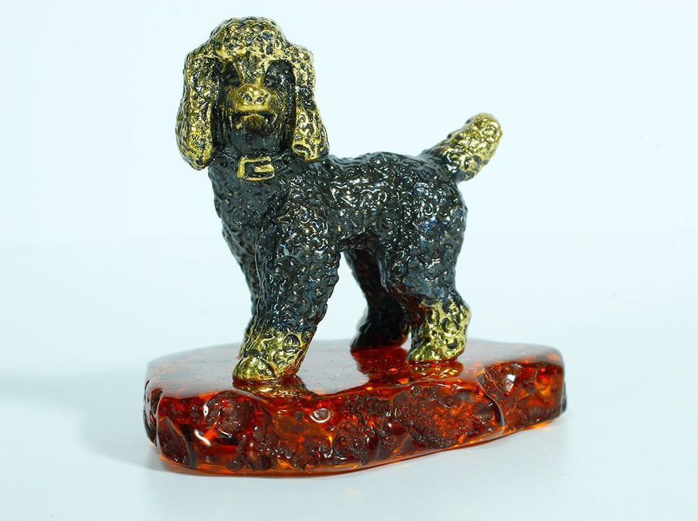 Сувенир собака Пудель из латуни и прессованного янтаря.  #1