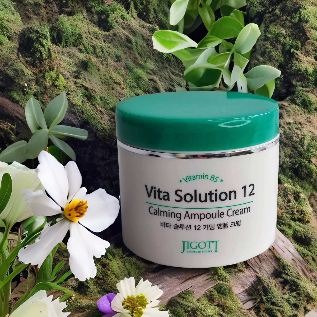 Крем успокаивающий JIGOTT Vita Solution 12 Calming ampoule cream с природными источниками витамина В5 успокаивает кожу, смягчает и восстанавливает эпидермис, а также способен разгладить первые морщинки.  Обладает противовоспалительным и успокаивающим действием, способствует заживлению и регенерации кожи.