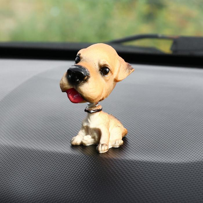 Собака на панель авто, качающая головой, уэльский терьер  #1
