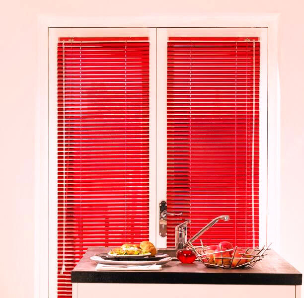 Жалюзи горизонтальные алюминиевые для окон и дверей, цвет красный 65-145см, управление справа  #1