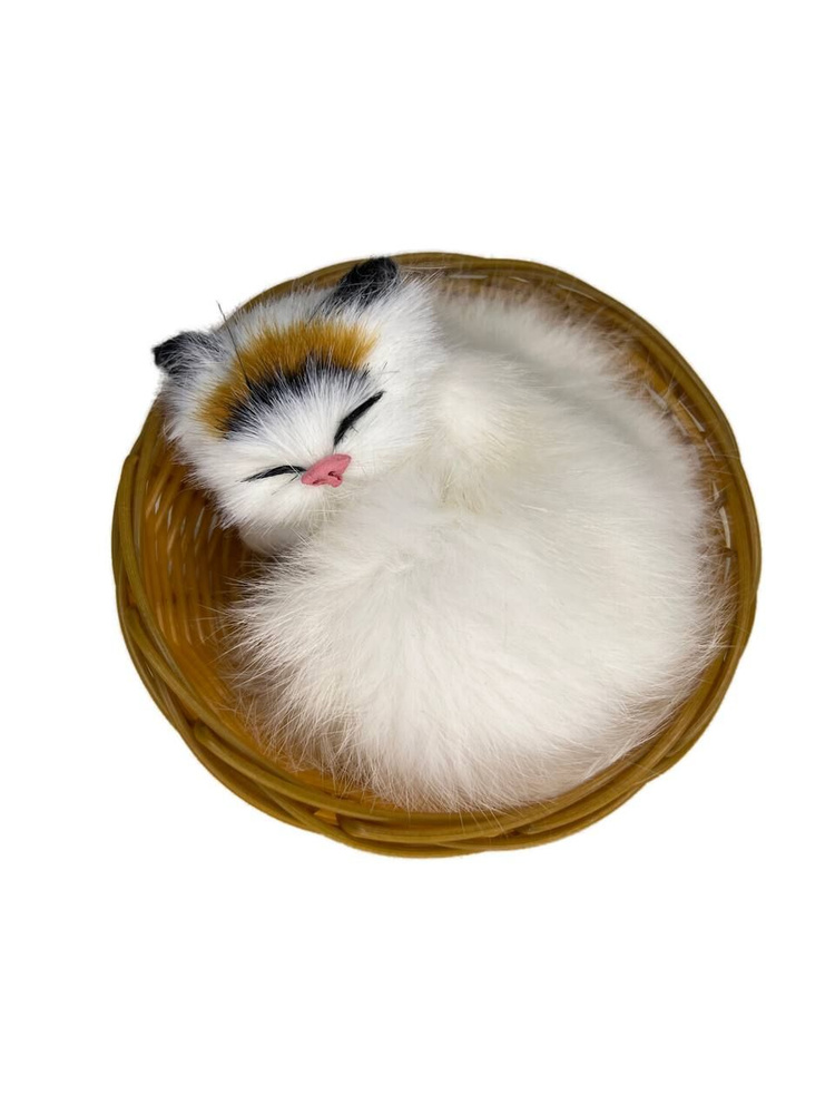 Игрушка котенок в корзинке из натурального меха #1