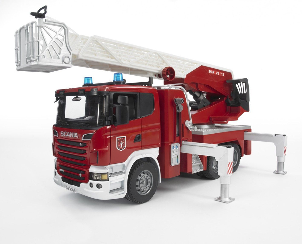Машинка Bruder Пожарная машина Scania с выдвижной лестницей, помпой и мигалкой, Брудер,03-590 Уцененный #1
