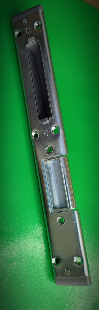 Ответная планка дверная многозапорная правая 13 мм. паз #1