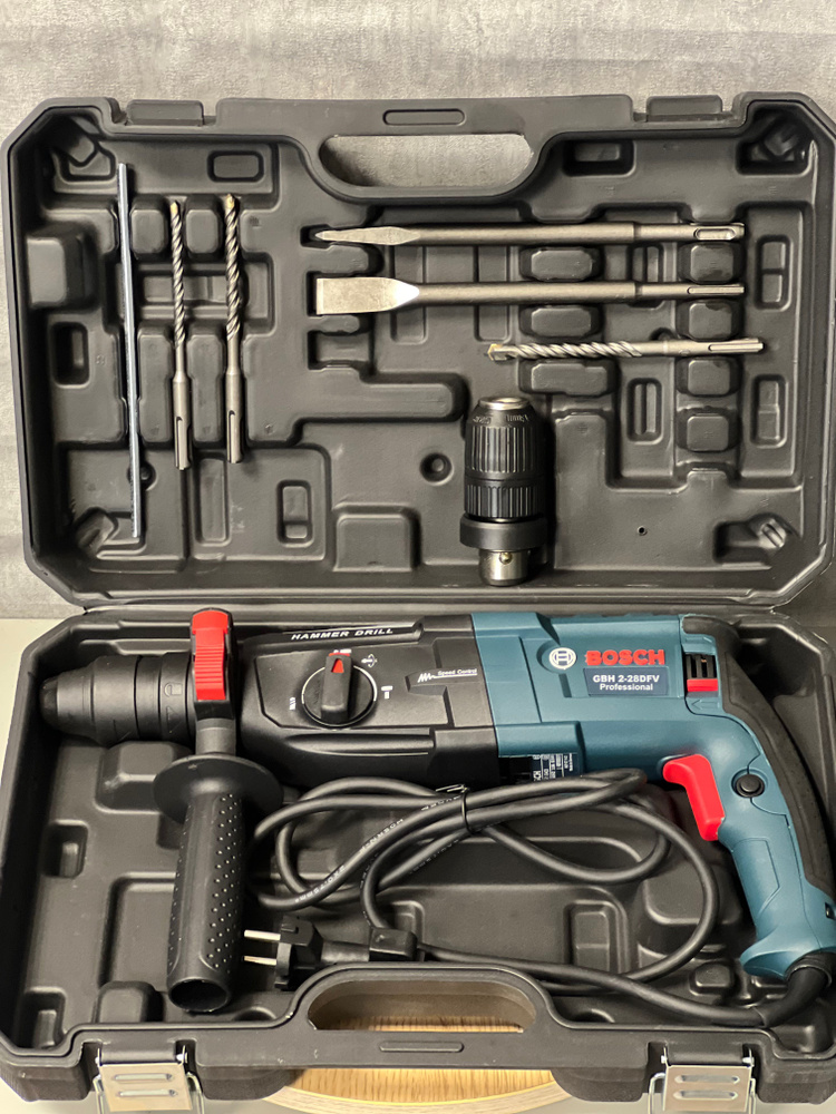 Bosch Перфоратор 820 Вт #1