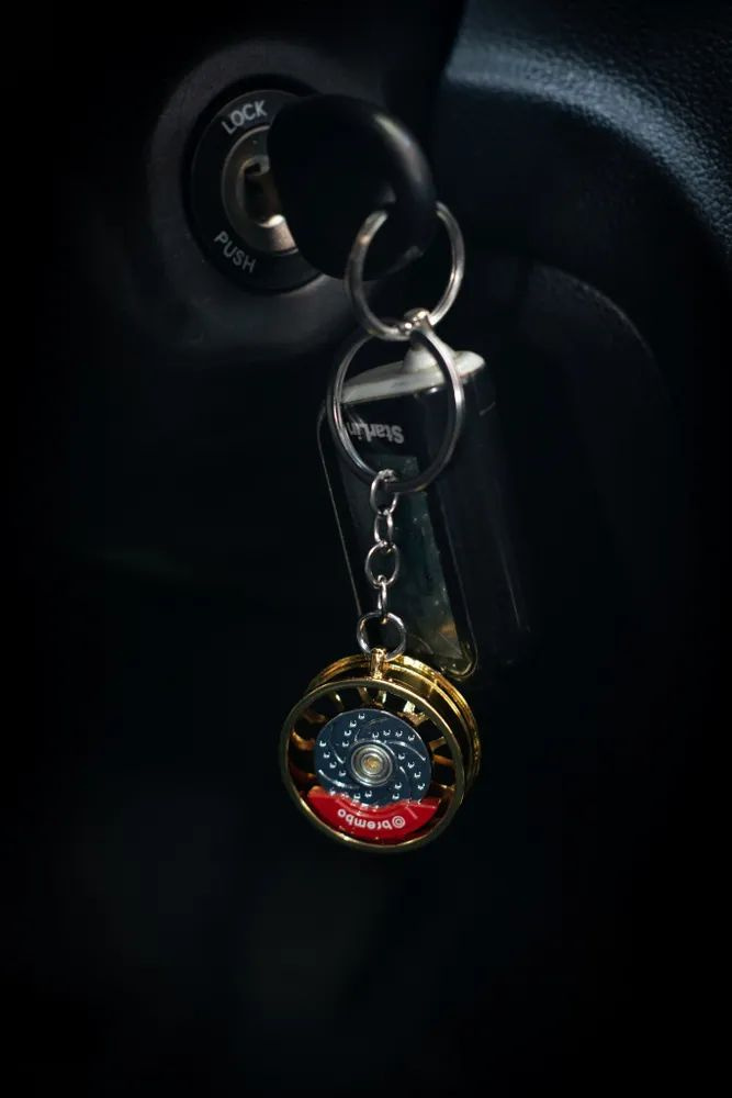 Брелок для ключей/сумки/рюкзака, колесный диск + тормозной диск brembo, металл, ABS, золото  #1