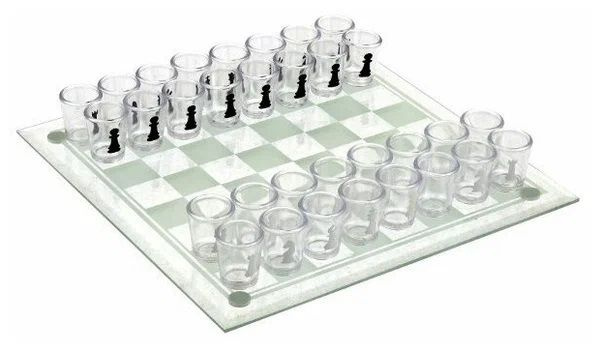 Настольная игра Пьяные шахматы 35х35 см, 32 стопки / Подарочные настольные игры с рюмками для крепких #1