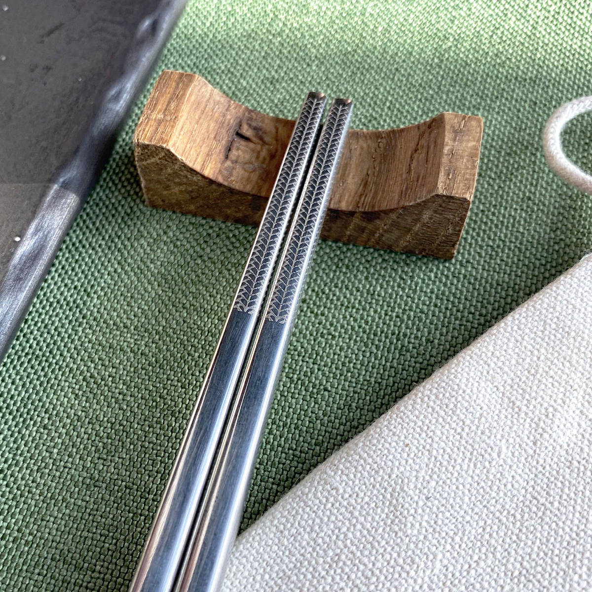 Палочки для еды многоразовые металлические с чехлом для хранения, длина 23,5см, подарочный набор