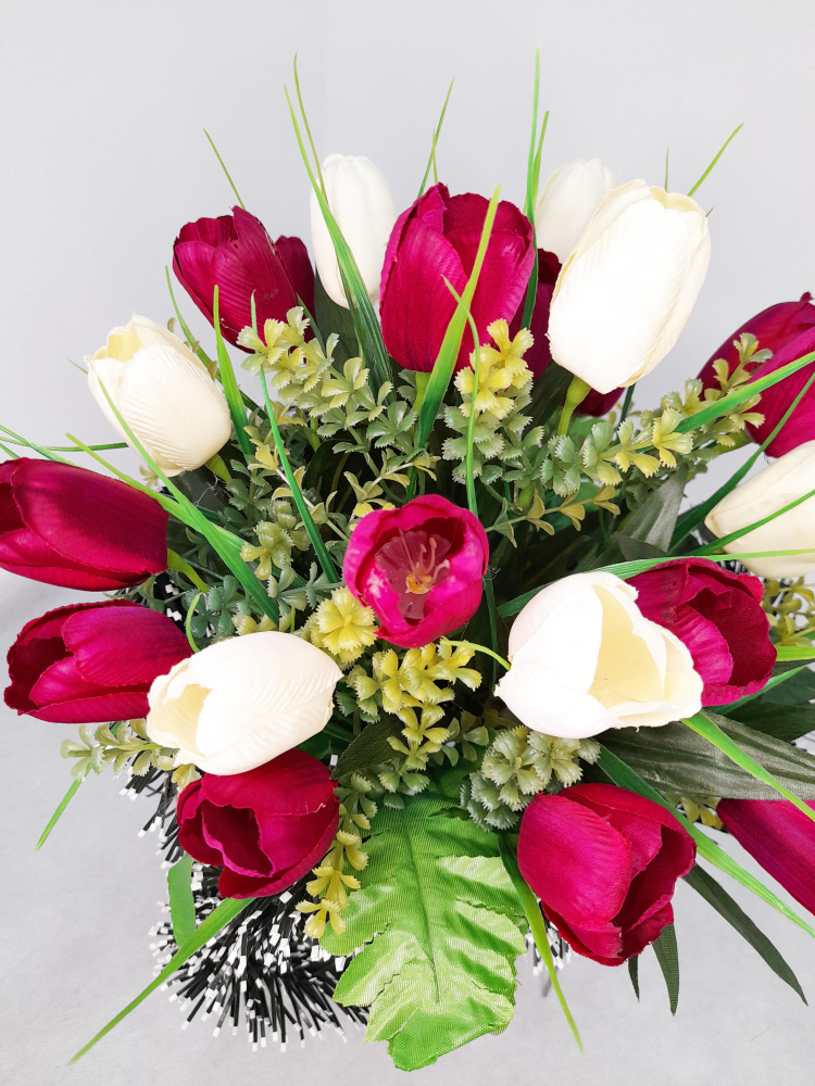 Ритуальная композиция большая Полянка корзина траурная из искусственных цветов тюльпаны  #1