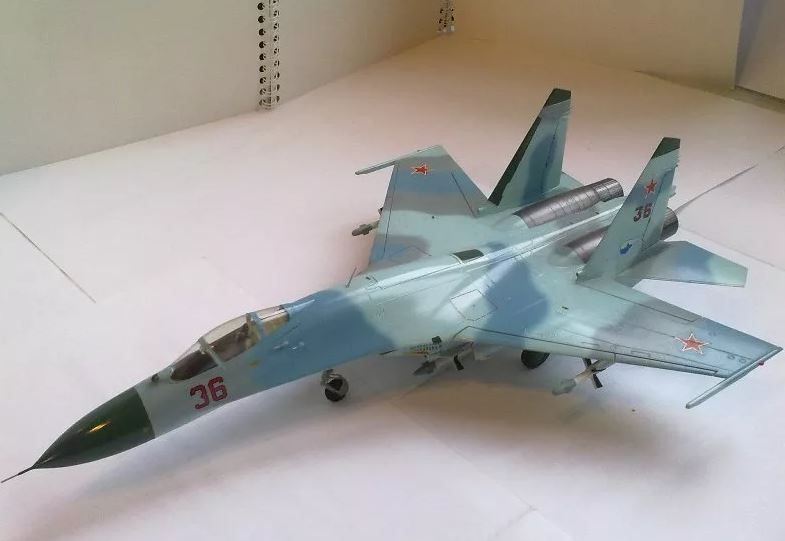 Сборная модель истребитель Су-27 в масштабе 1:72 #1