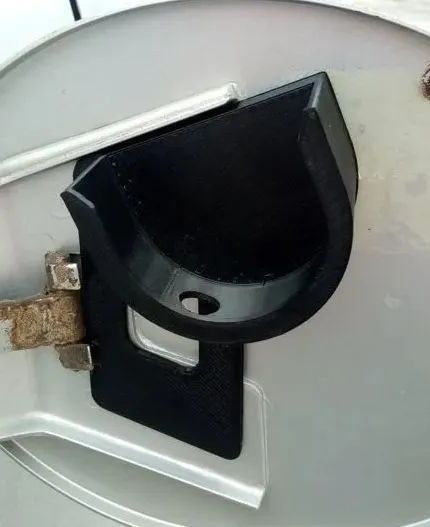 Держатель крышки бензобака Гранта,Калина,Датсун - кронштейн крышки LADA ...