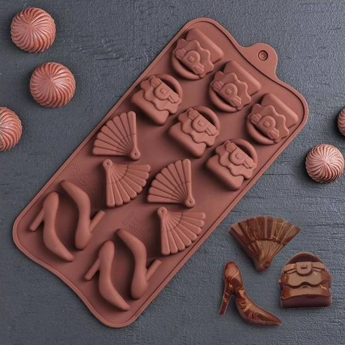 Форма для шоколадных конфет силиконовая "Туфли, сумка, веер", 14 ячеек  #1