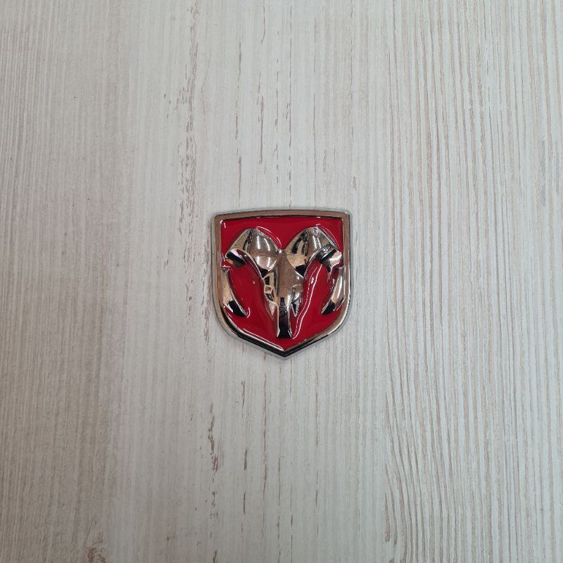 эмблема dodge / додж 7х6 см красный - купить по выгодным ценам в ...