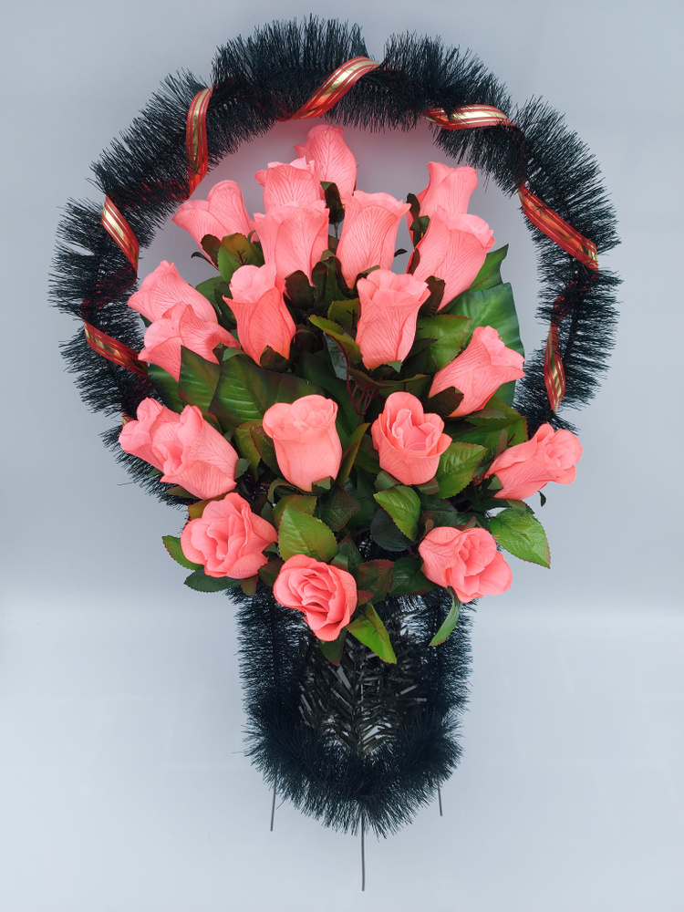 Корзина ритуальная с розовыми розами 21 бутон 90 см высота, украшение цветника на могиле  #1