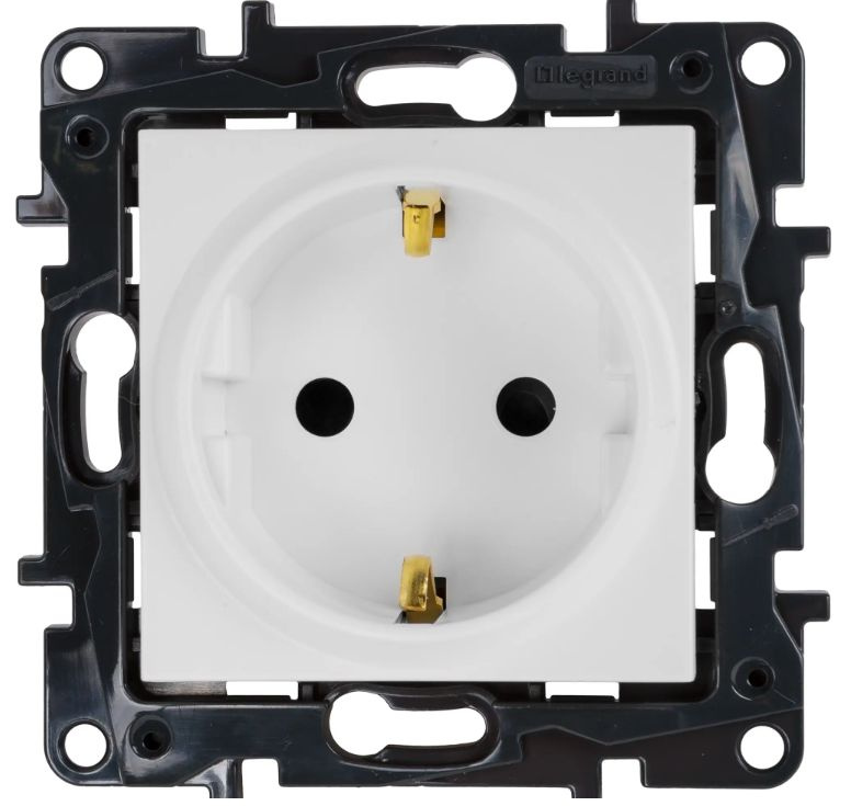Розетка встраиваемая Legrand Structura с заземлением со шторками ...