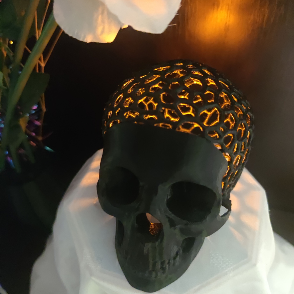 Человеческий череп в стиле Вороного, 3D-печать со светодиодной свечой диаметром 15 см.  #1