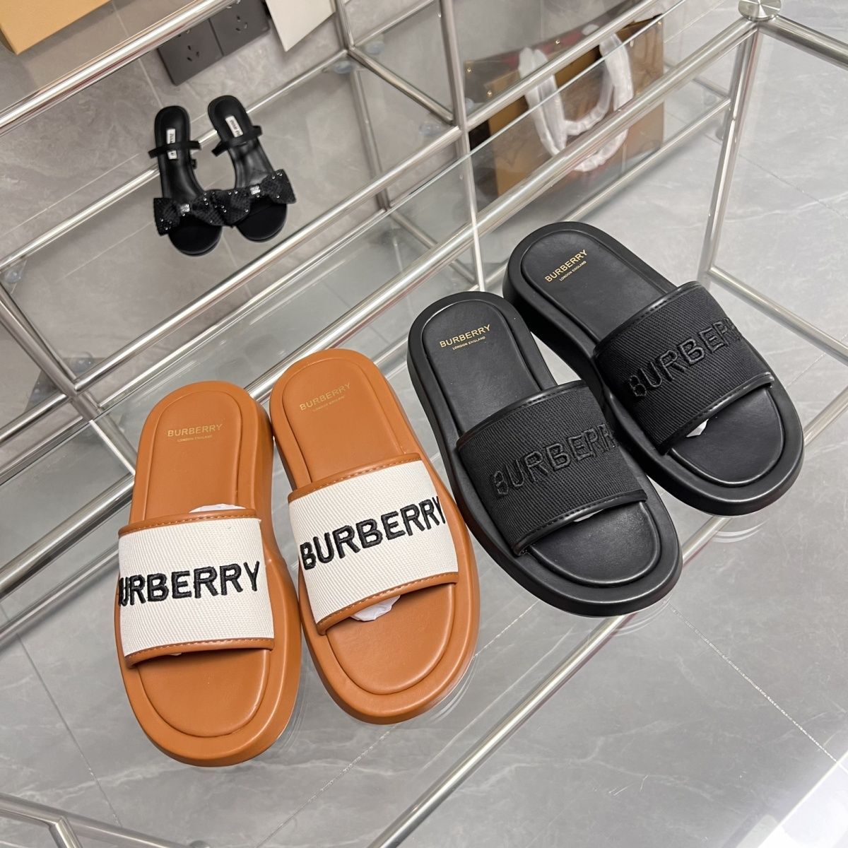 Burberry hotsell kingdom slides