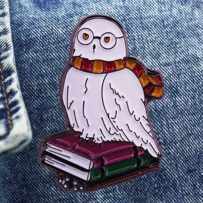 Значок металлический Гарри Поттер "Букля на книгах", 3.0х2.1см  #1