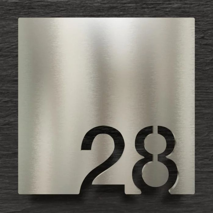 Номер квартиры 28 металлическая табличка на дверь #1