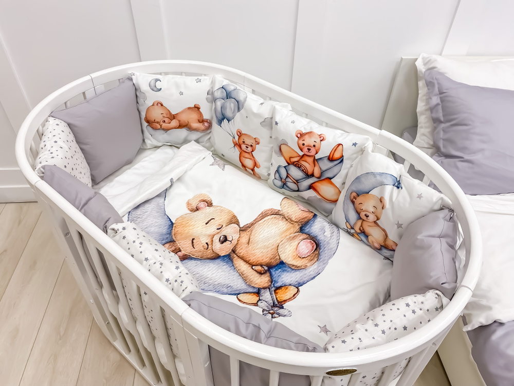 Комплект бортиков в детскую кроватку для новорожденных и малышей с постельным бельем "Мишка на луне" #1