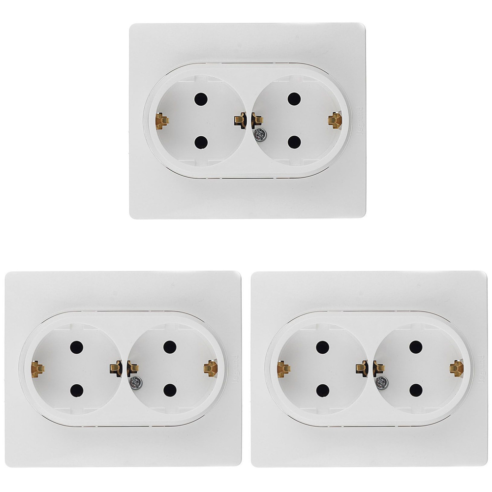 Розетка с рамкой Legrand Etika 672223 двойная скрытая установка белая с ...