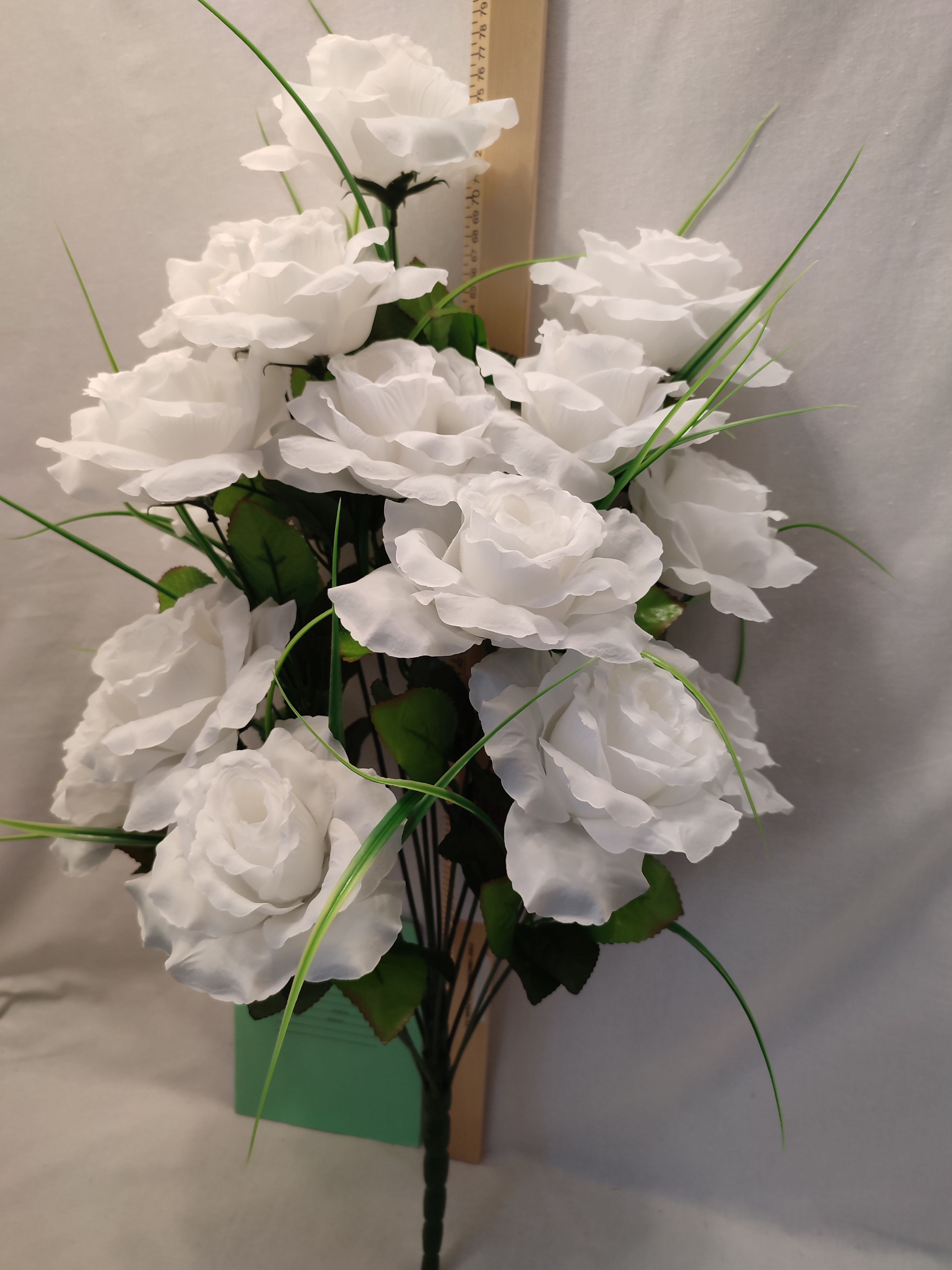 ИскусственныецветыогромныйбукетРОЗЫБЕЛЫЕ79см/Искусственныецветы,букетынаПасху/Беззапаха,декорпомещений